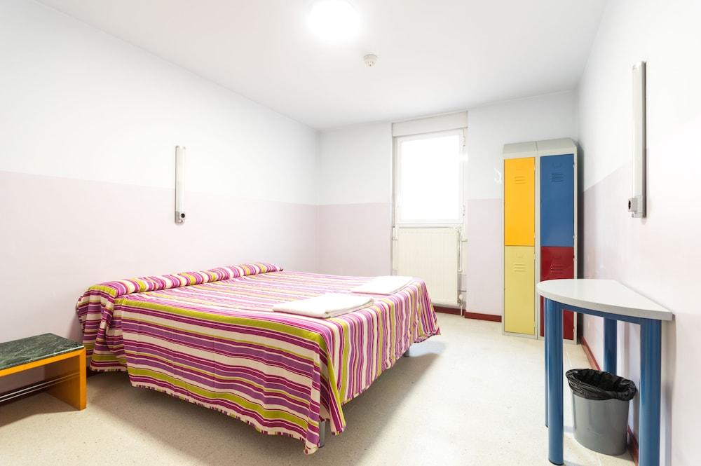 Hostal Welcome Madrid Exterior photo