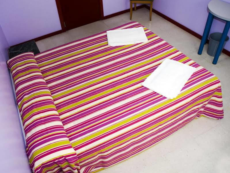 Hostal Welcome Madrid Exterior photo